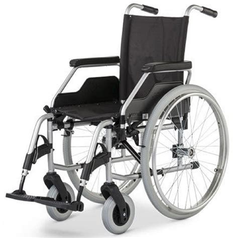 yaşlı eklem hastalıkları olan insanlar için tekerlekli sandalyeler